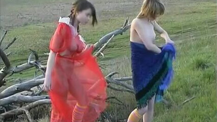 Молодые русские телочки соблазняют своими фигурками