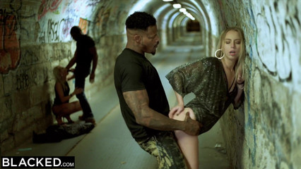 Новая коллекция лучших сцен публичного секса за 2024 год